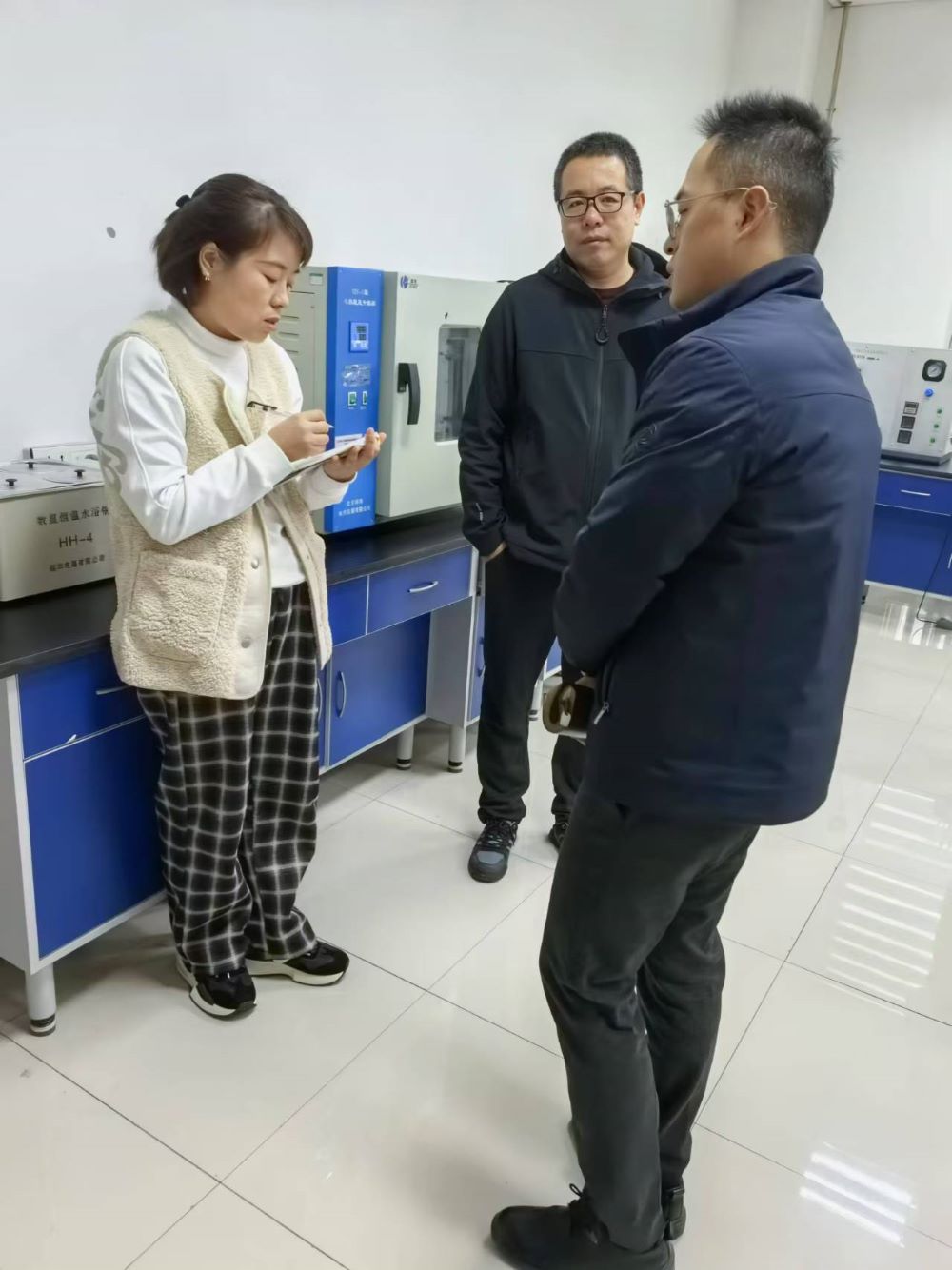 11月25日，陕西利君现代中药有限公司采购部长、生产部长和质量部长等相关人员来实业公司进行供应商审计工作。2.jpg