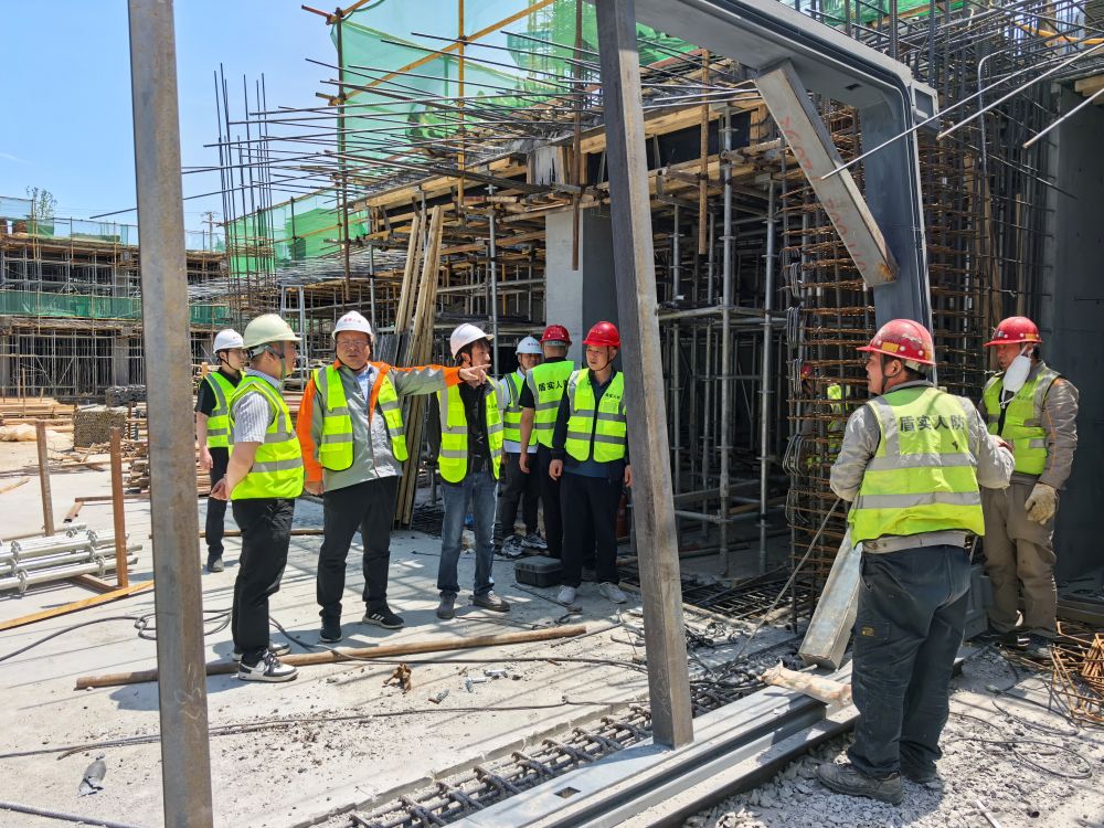 4月28日，公司总经理王卫光带队深入人防通风项目万科理想城和常规项目永安观塘安装现场进行节假日前综合大检查。1.jpg